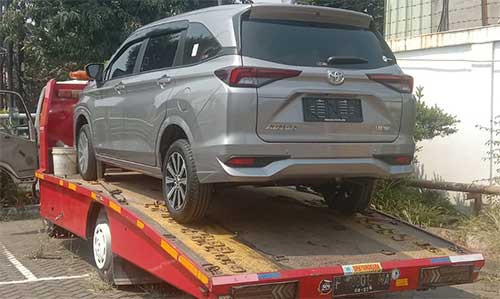 Towing Mobil Baru